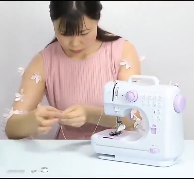 Máquina De Costura Multifuncional Portátil Bivolt Com Kit de Costura Importway